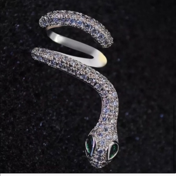 5 ⭐️ Swarovski Elements Ear Crawler - RIGHT EAR - Picture 5 of 7